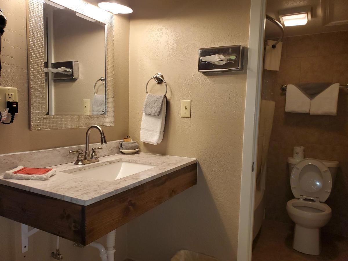 Oakley Kansas Country Inn מראה חיצוני תמונה