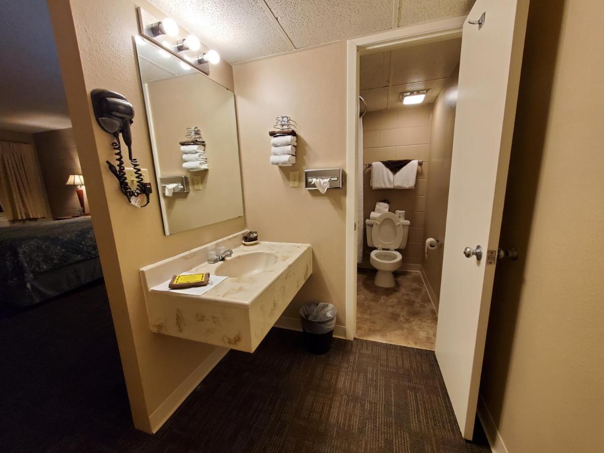 Oakley Kansas Country Inn מראה חיצוני תמונה